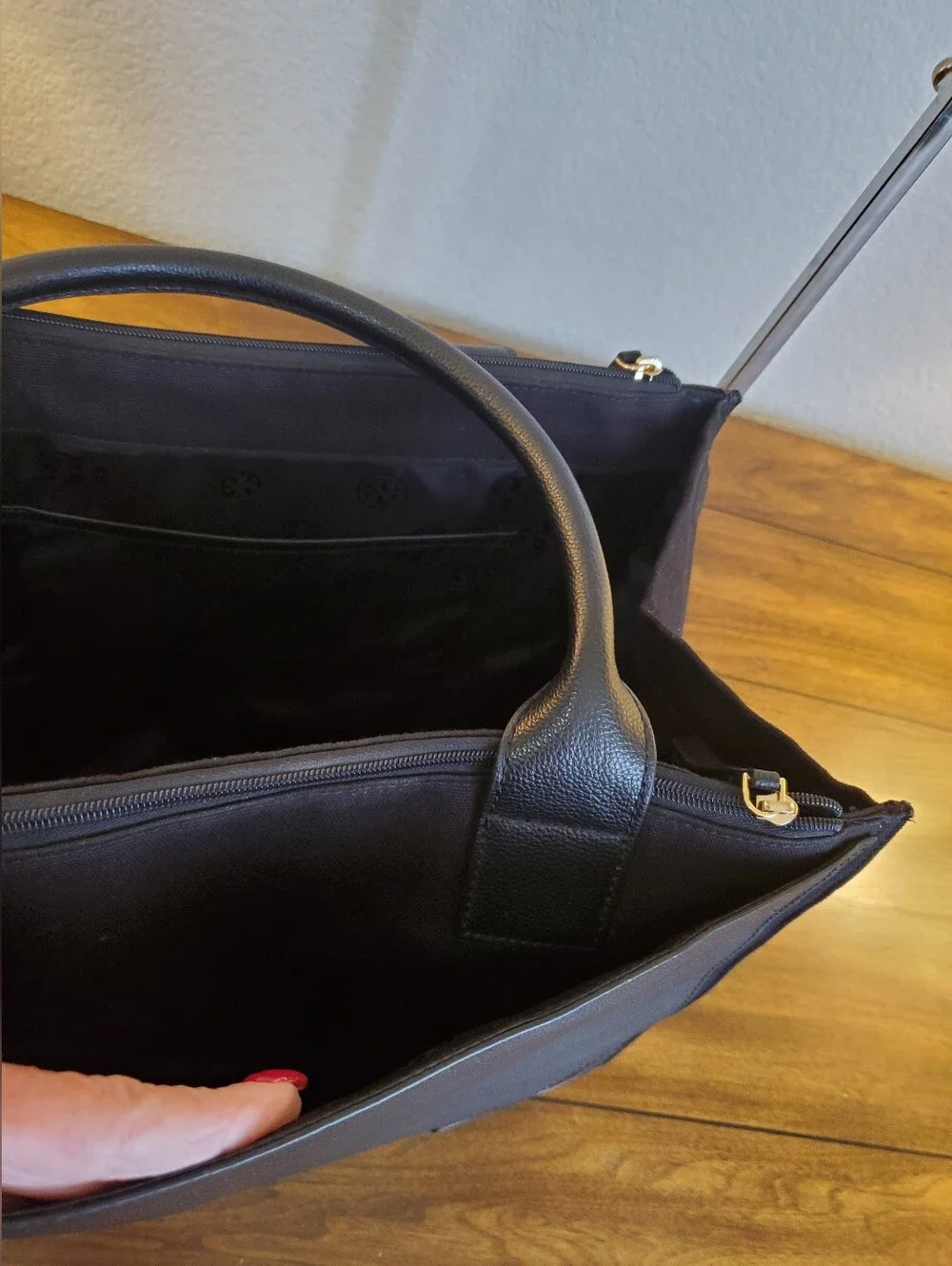 TORY BURCH LEATHER ELLA TOTE IN PERFECT LIKE NEW CONDITION!